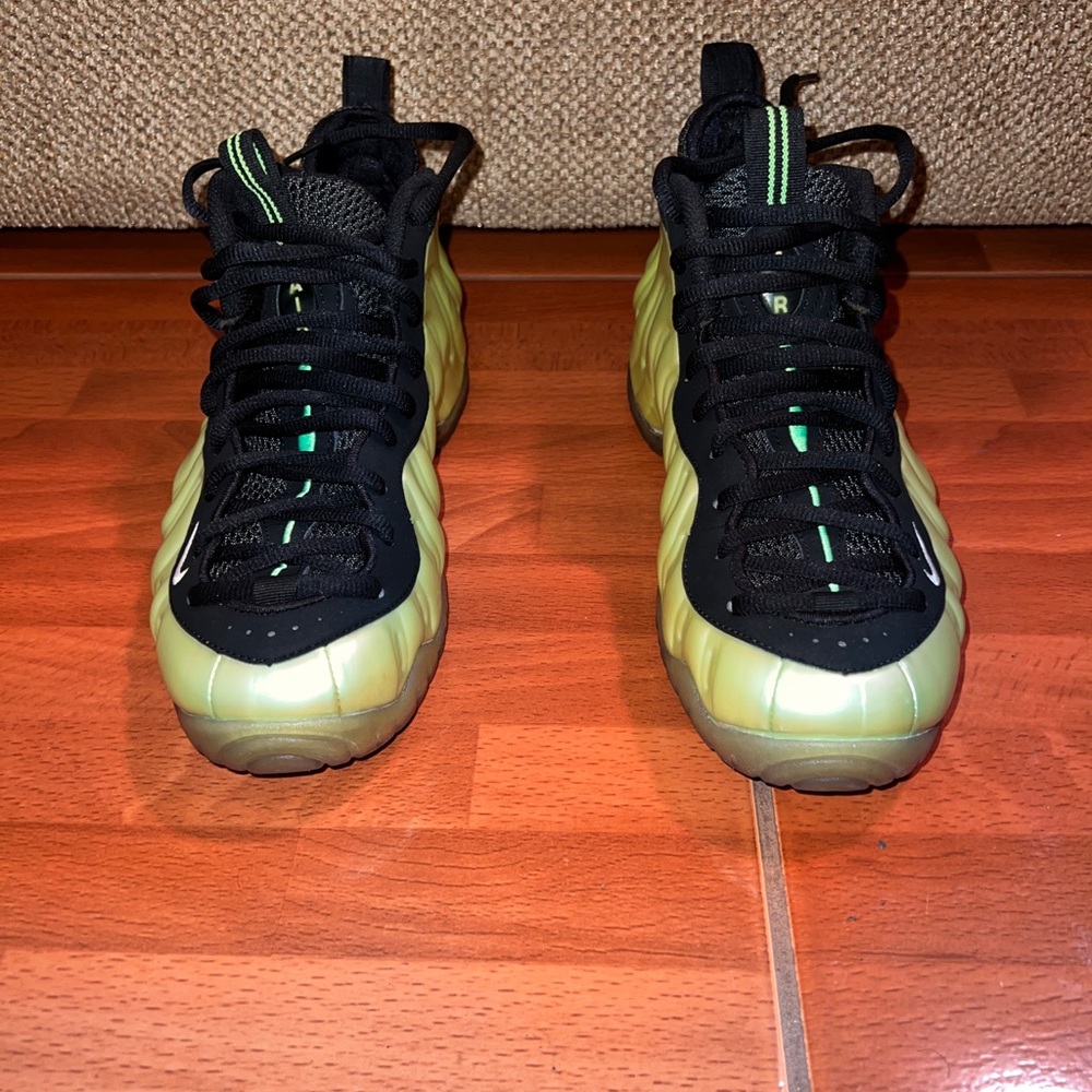 Nike air foamposite size 8.5 good condition, bottom browning no box